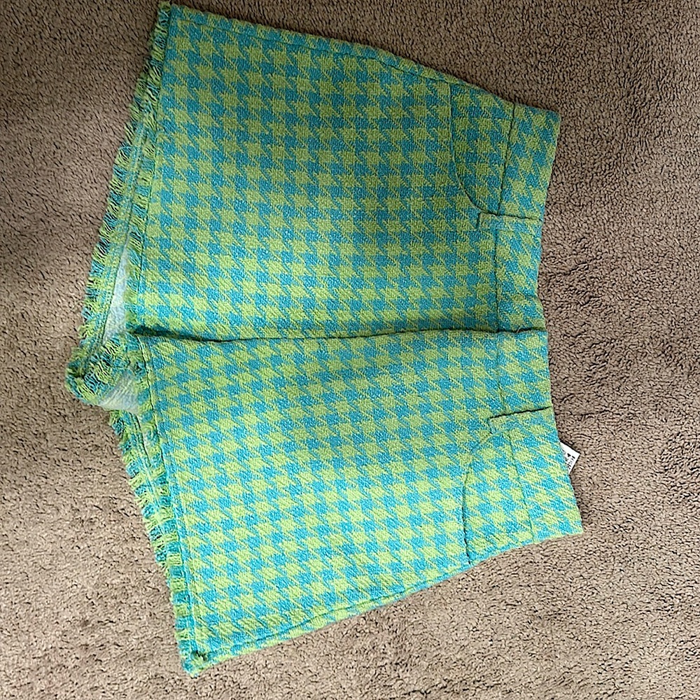 Zara Tweet shorts